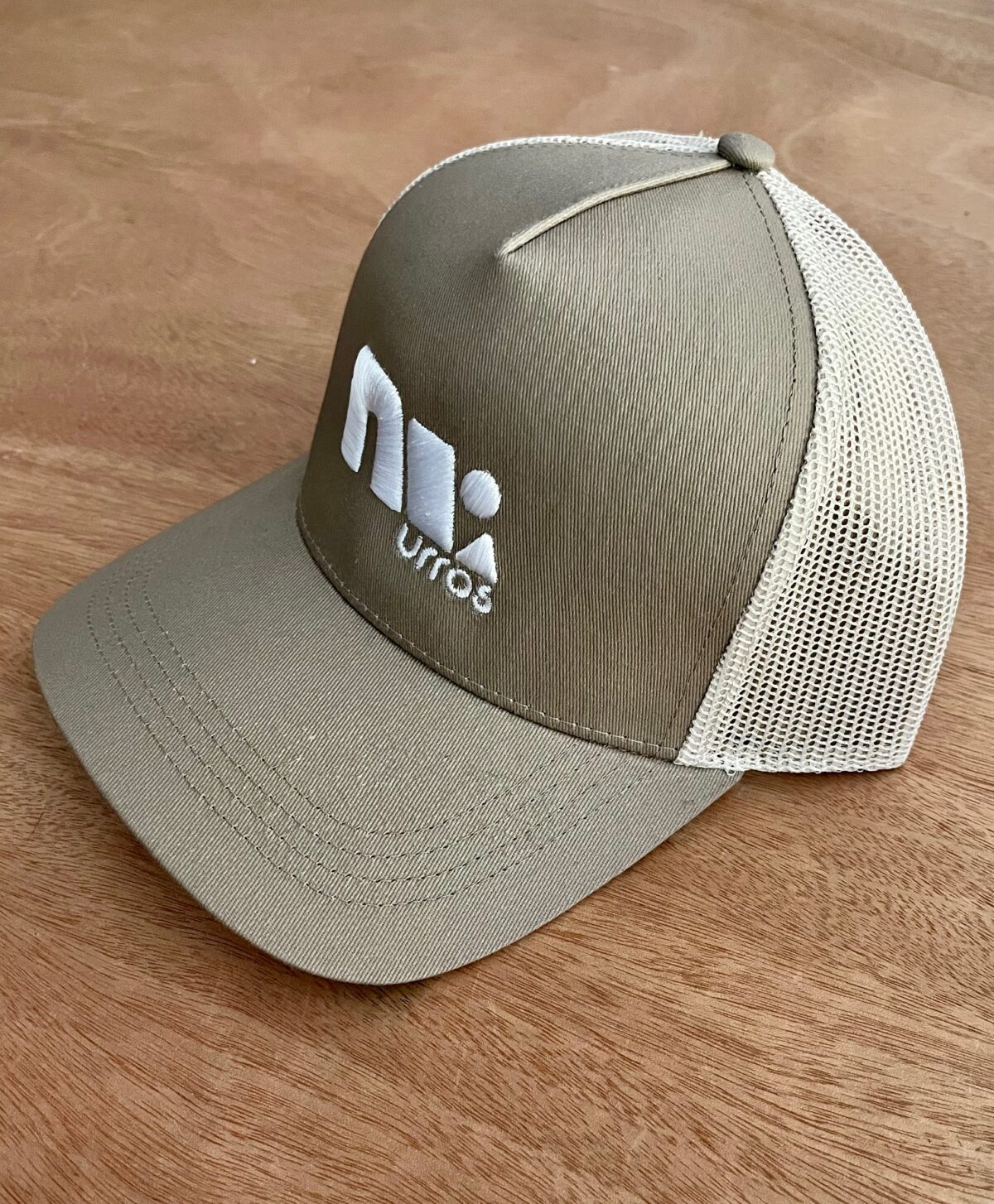 Gorra beige marca Urros
