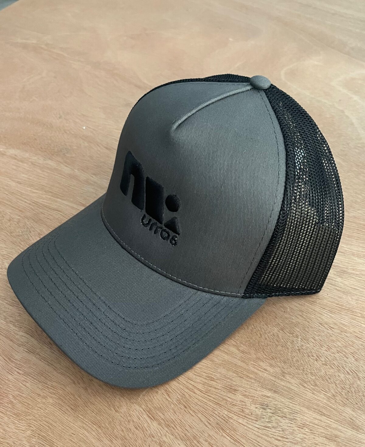 Gorra gris malla Urros