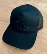 Gorra con logotipo Urros bordado.
