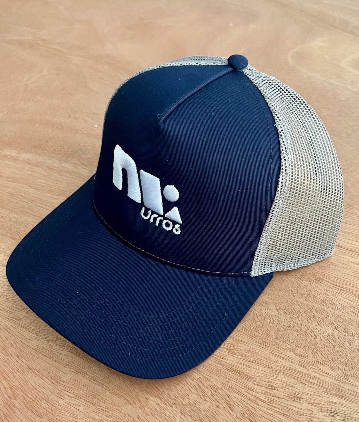 Gorra azul y blanca Urros